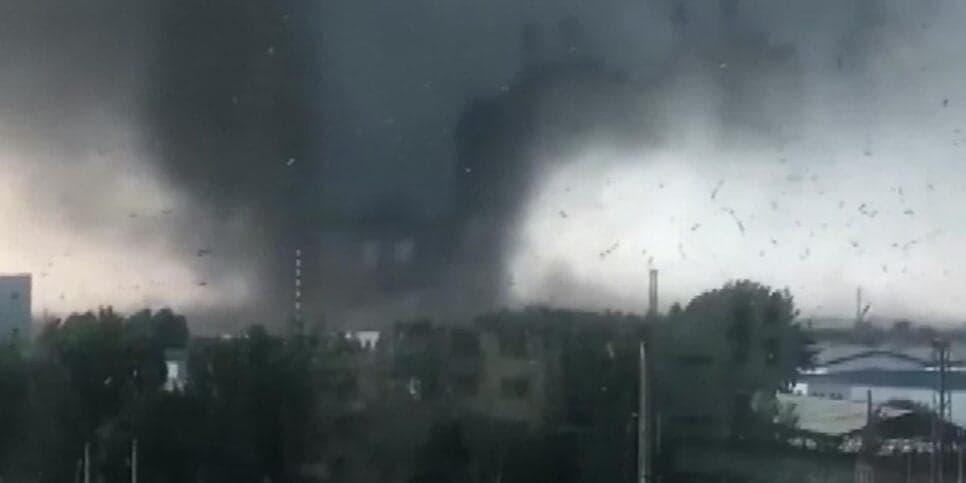 O tornado atingiu o sul da China (Reprodução: Internet)