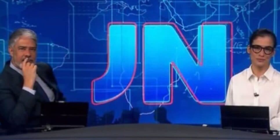 William Bonner surgiu completamente despojado no Jornal Nacional (Foto: Reprodução/ Internet)