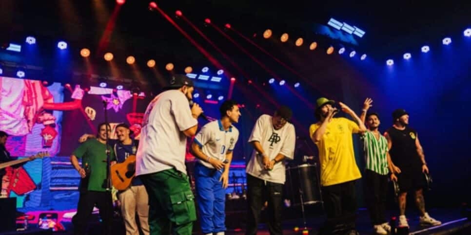 Grupo Atitude 67 recebe Banda FUN7 para participação especial em show!