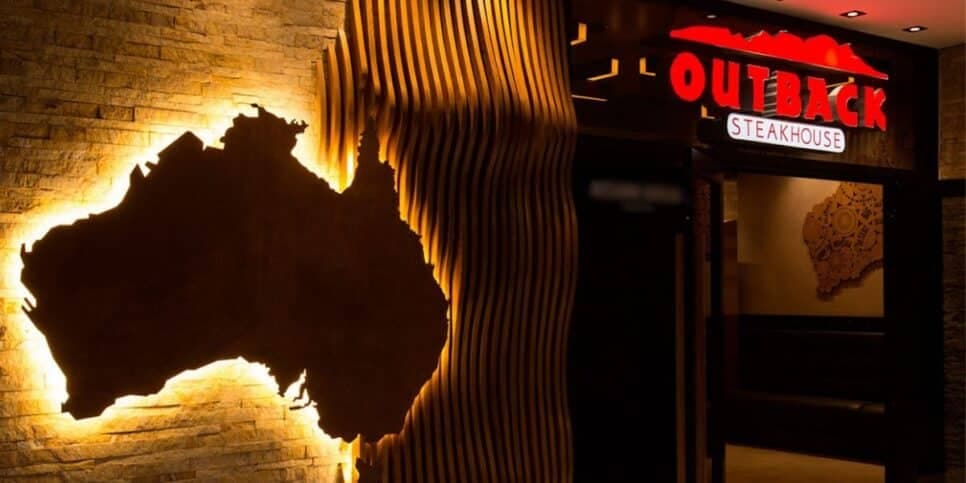 Corre: Outback dá comida GRÁTIS para todos que têm este cartão de crédito e você precisa aproveitar