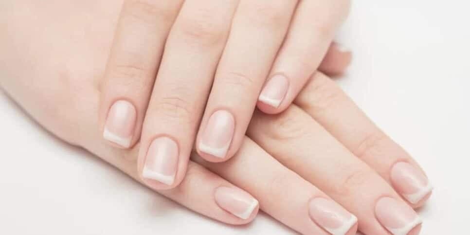 Passo a passo: Truque caseiro fortalece e deixa as unhas inquebráveis sem precisar de manicure