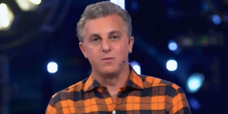 Huck sem chão: R$ 390M de anunciantes do Domingão vão pelos ares com novo programa mais bem pago da Globo