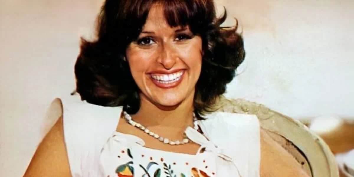 http://tvfoco.uai.com.br/wp-content/uploads/2015/05/Daniela-Mercury.jpg