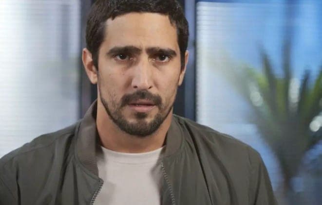 Tom (Renato Góes) em Família é Tudo (Foto: Reprodução / Globo)