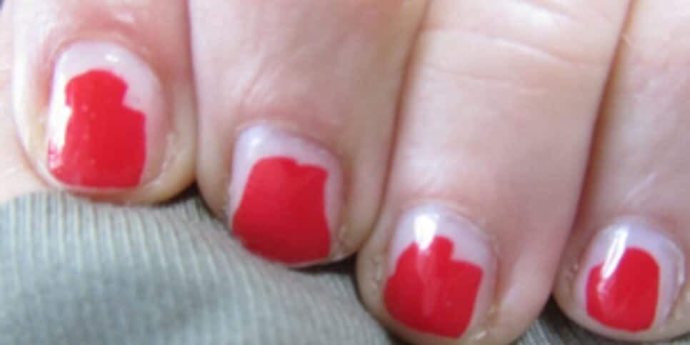 Por vezes o esmalte não quer sair de jeito nenhum (Reprodução: Internet)
