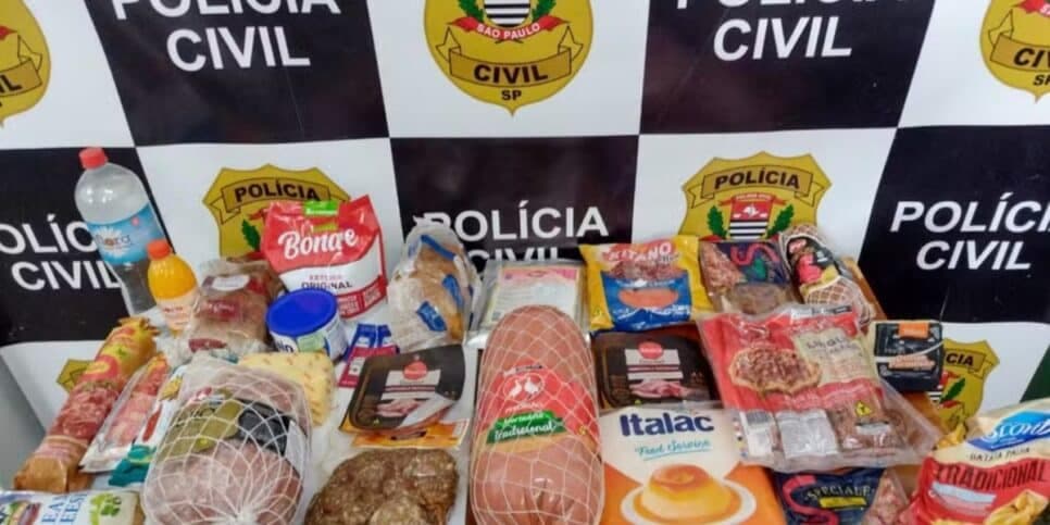 Alimentos vencidos são apreendidos em depósito de frios em Tambaú — Foto: Polícia Civil/Divulgação
Alimentos vencidos são apreendidos em depósito de frios em Tambaú — Foto: Polícia Civil/Divulgação