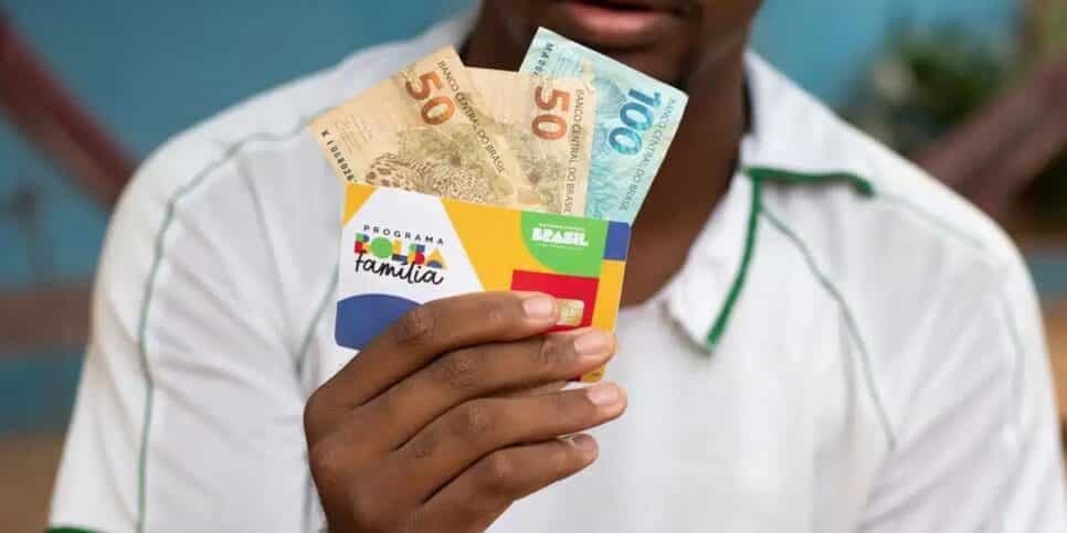 Agora é lei: Aumento no saque dos beneficiários do Bolsa Família é confirmado e cai como presente hoje (16)