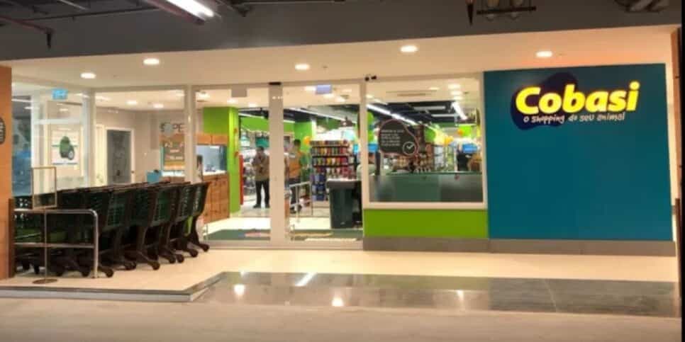 Fachada de loja da Cobasi no shopping Praia de Belas, em Porto Alegre, tirada em julho de 2018 (Imagem: Reprodução/Foto via Google Maps) Fachada de loja da Cobasi no shopping Praia de Belas, em Porto Alegre, tirada em julho de 2018 (Imagem: Reprodução/Foto via Google Maps)