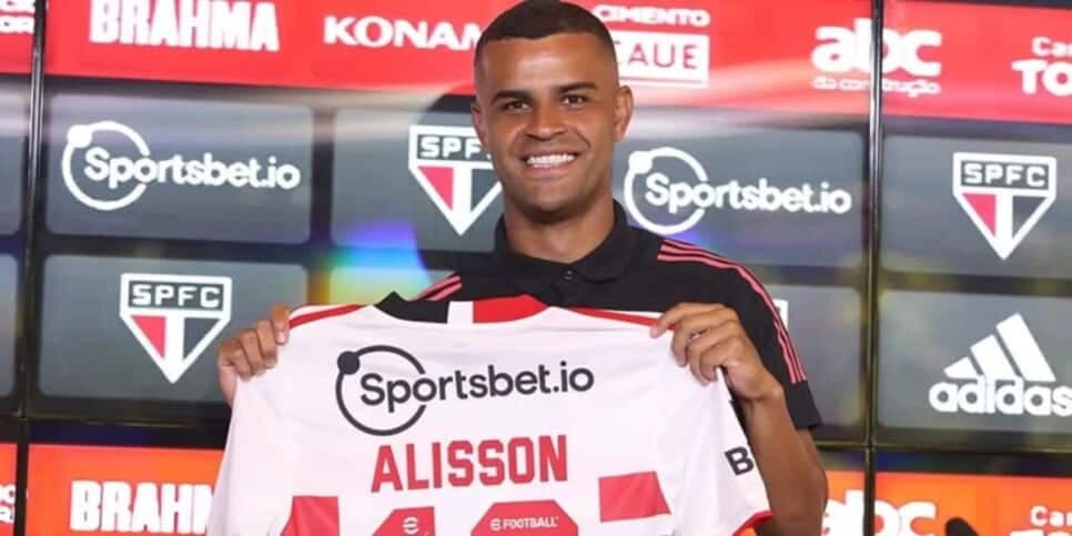 Alisson teve contrato renovado até 2027 (Reprodução: Chiri/saopaulofc.net) Alisson teve contrato renovado até 2027 (Reprodução: Chiri/saopaulofc.net)