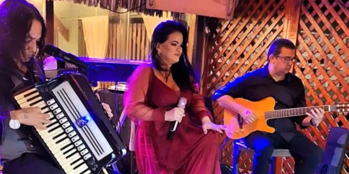 http://tvfoco.uai.com.br/wp-content/uploads/2015/05/Daniela-Mercury.jpg