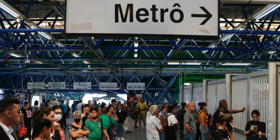Abandono e assombração: Fim de 3 estações populares do metrô de SP gera choque e abala 12M de paulistas