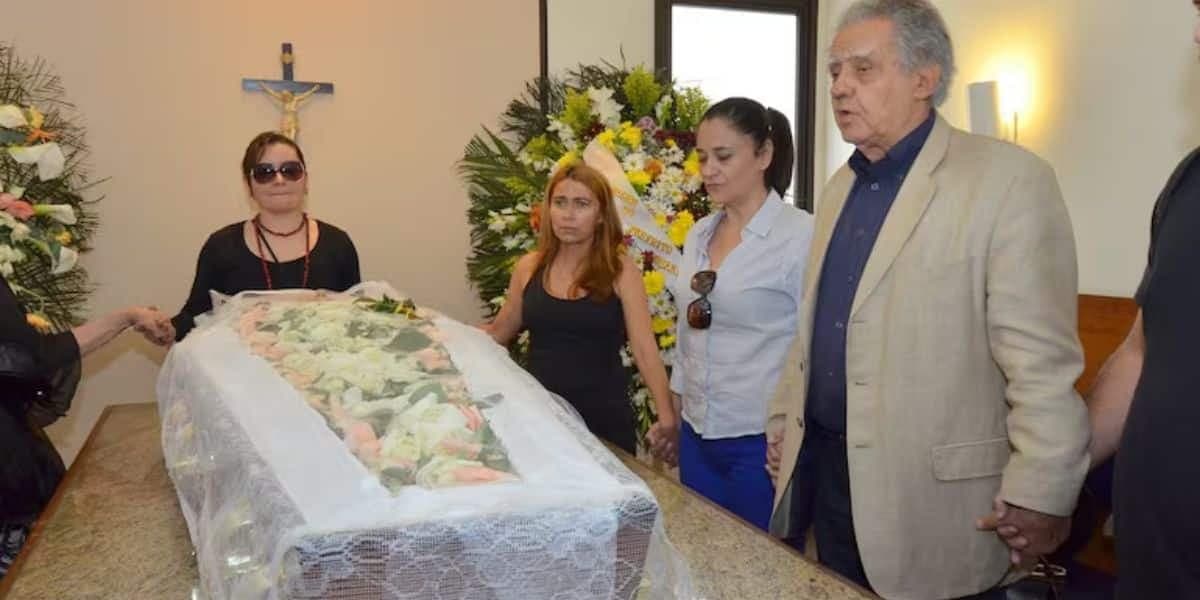http://tvfoco.uai.com.br/wp-content/uploads/2015/05/Daniela-Mercury.jpg