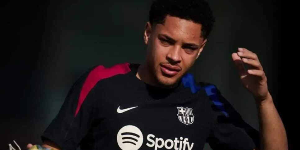 40 milhões e novo reforço: Volta de Vitor Roque ao Brasil tem 3 bombas em gigante do RJ e notícia choca