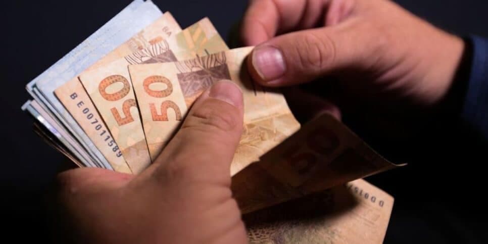 Pode comemorar, são 2 benefícios: 13º e 14º salário liberados para trabalhadores em 2024