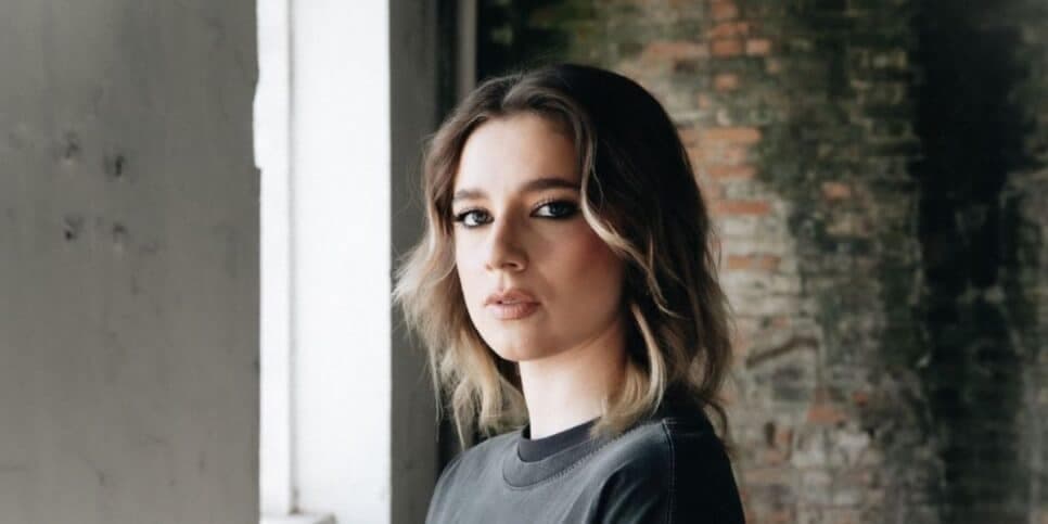 Giana mergulha no pop em primeiro single de sua nova era, “Me Deixa Viver”