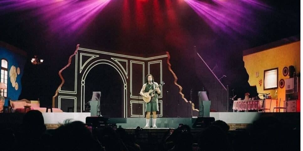 Whindersson Nunes lota estádio em Teresina com maior palco de um show de comédia nacional com seu show "Efeito Borboleta"