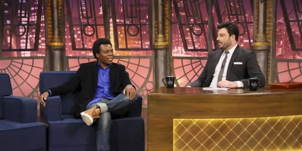 Alexandre Rodrigues, o Buscapé de “Cidade de Deus”, é o convidado do The Noite desta quarta-feira (21)