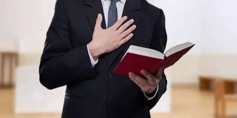 Vídeo de pastor tendo relações homossexuais com outro homem é vazado