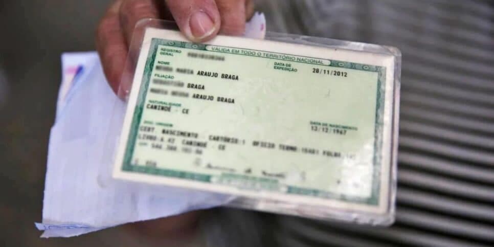 Fim do RG: Adeus ao documento mais popular cai como bomba e novo chega com dois pés na porta