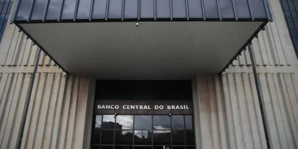 R$ 1,7 bilhão: Banco Central decreta falência de 2 bancos rivais do Itaú e milhares de clientes são atingidos