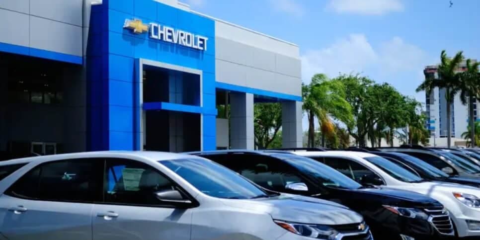 Adeus após 11 anos: Chevrolet acaba de decretar fim de 2 carros populares e donos estão chorando no banho
