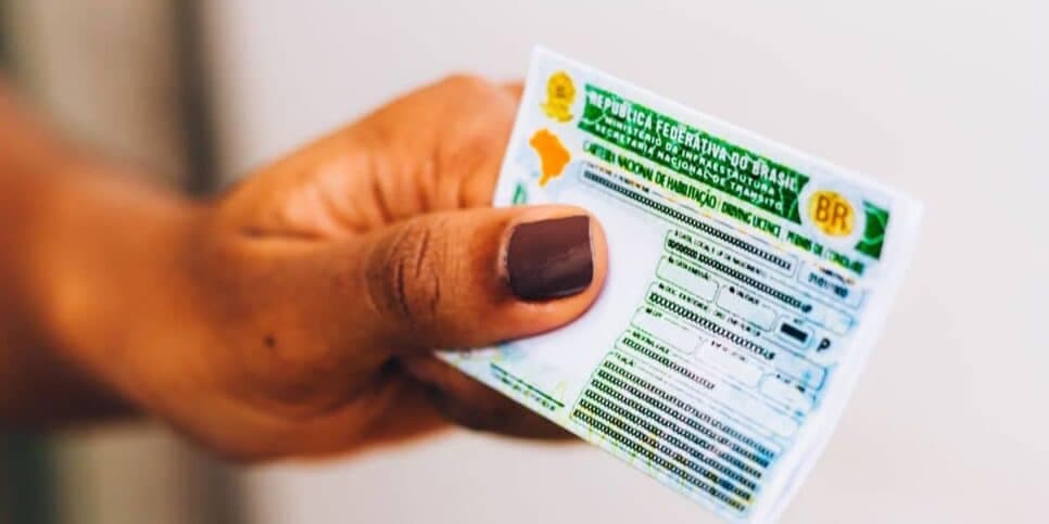 Mudanças na renovação CNH impactam motoristas acima dos 50 anos: confira o processo para 2025
