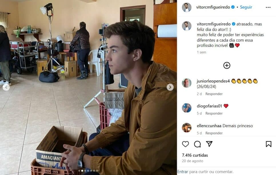 O famoso ator da Globo que está em Garota do Momento, Vitor Figueiredo (Foto: Reprodução/Instagram)