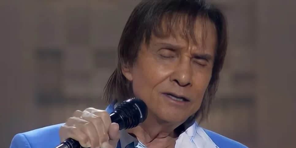 O abandono de palco de Roberto Carlos após abraçar estrela da Globo e banho de 2h em camarim: “Fui embora”