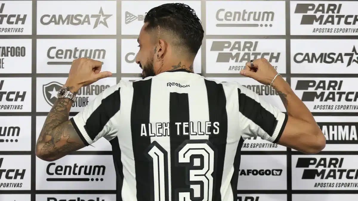 Alex Telles pode jogar no Palmeiras (Foto: Vitor Silva/ Botafogo)