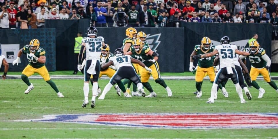 Sete em cada dez telespectadores que assistiram ao jogo da NFL na televisão sintonizaram a RedeTV!