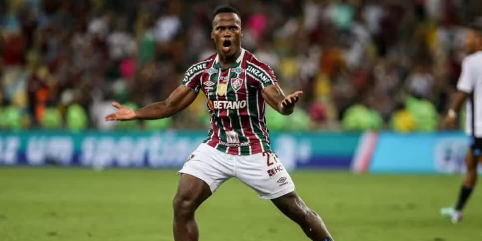 R$73M e contrato até 2026: Time da Série A oferece maleta de dinheiro pra arrancar Arias do Fluminense