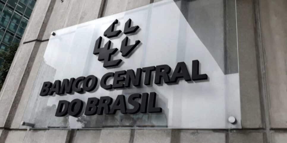 R$7 Bilhões e correntistas aos prantos: Banco Central emite 2 alertas com saque às pressas de contas poupanças