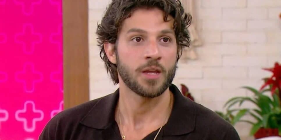 Chay Suede toma bronca nos bastidores de novela na Globo e ganha apelido maldoso
