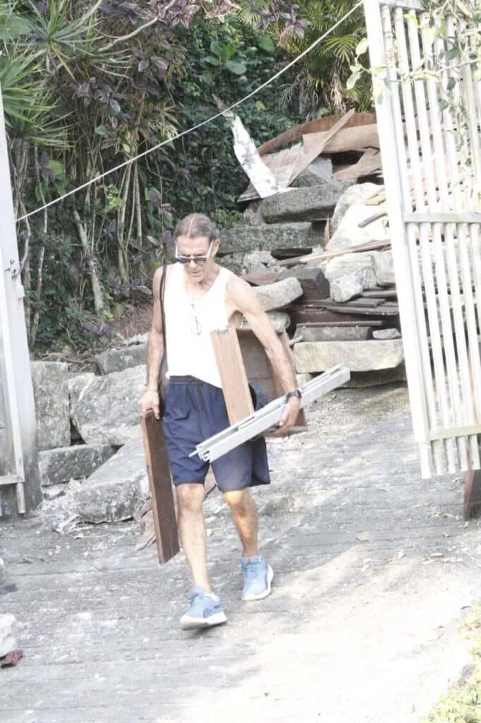 Mário Gomes se mostrou bastante abatido ao ter que deixar sua casa (Foto: Sandro Cardozo) Mário Gomes se mostrou bastante abatido ao ter que deixar sua casa (Foto: Sandro Cardozo)