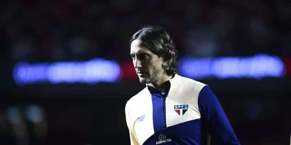Lateral de R$15M e +2 craques: Casares crava 3 reforços no São Paulo a Zubeldía