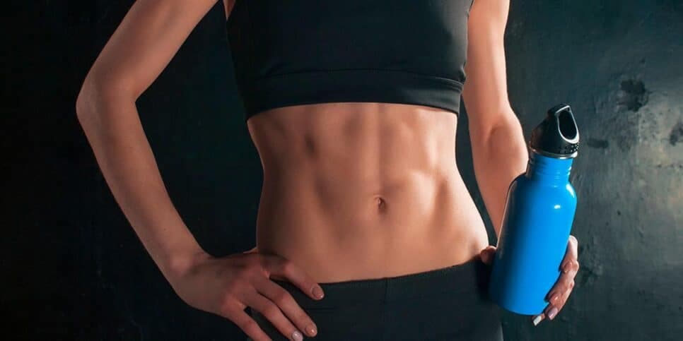 Barriga seca para o verão: 5 passos afinam a cintura em 10 minutos e sem sair de casa