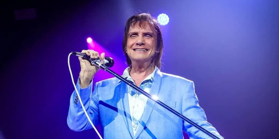 Mulher processa Roberto Carlos e diz ter sido demitida com câncer: Rei fala