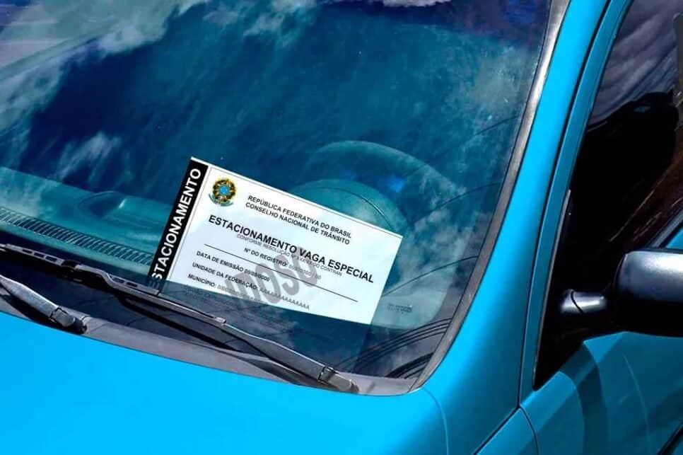 Credencial de estacionamento exclusivo impressa para idosos (Foto: Reprodução/ Internet)
