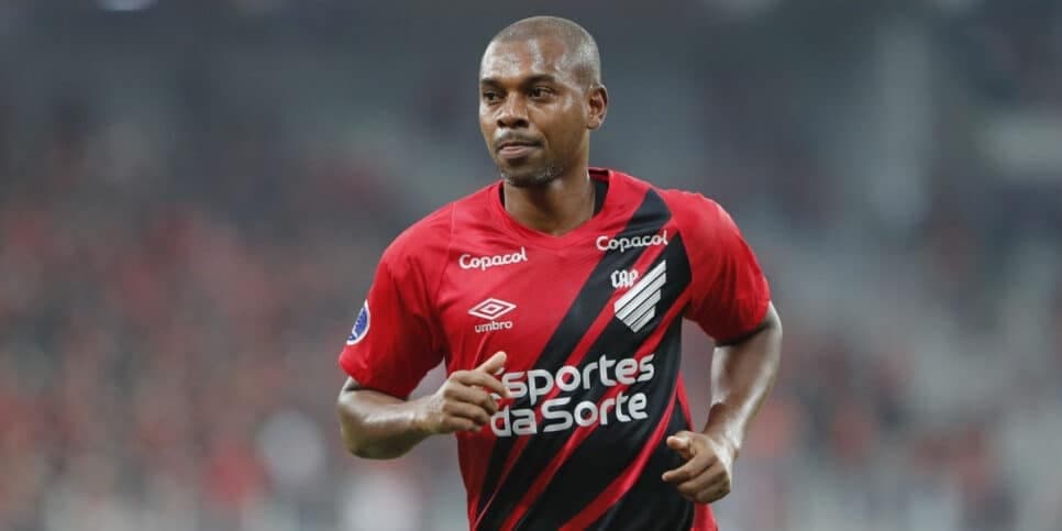 Fernandinho e +4: Athletico-PR arma ADEUS de 5 craques em 2024