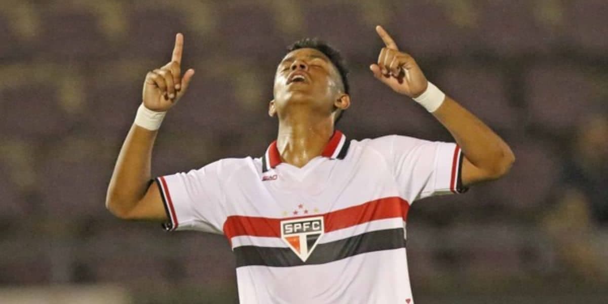 Ryan Francisco em campo pelo São Paulo