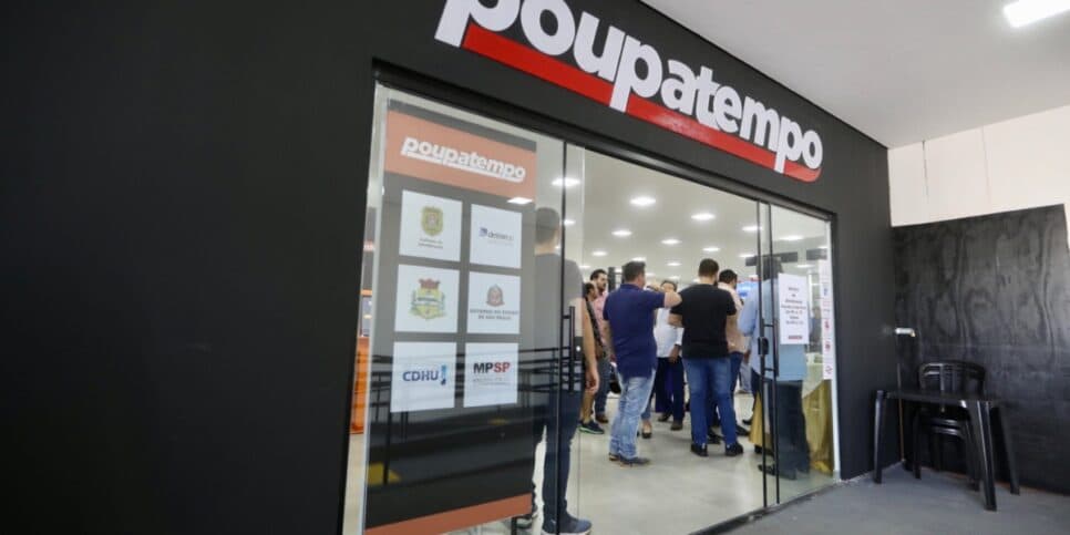 Tarcísio baixa nova lei em SP que traz fim de uma era em 239 Poupatempos paulistas