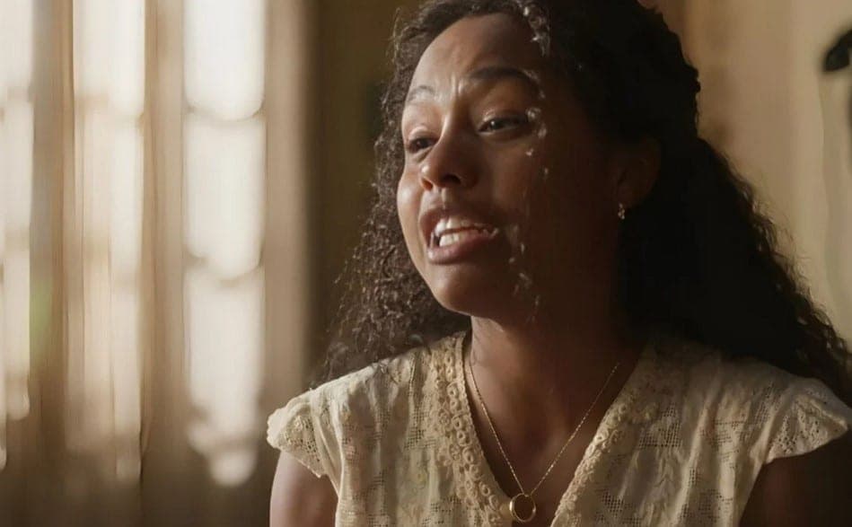 Beatriz (Duda Santos) em cena de Garota do Momento (Foto: Reprodução / Globo)