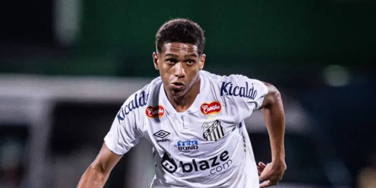 Lateral-esquerda de futebol Souza, do Santos, está na mira do Tricolor (Foto: Raul Baretta/ Santos FC) Lateral-esquerda de futebol Souza, do Santos, está na mira do Tricolor (Foto: Raul Baretta/ Santos FC)