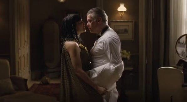 Zélia e Juliano são amantes em Garota do Momento (Foto: Reprodução / Globo)