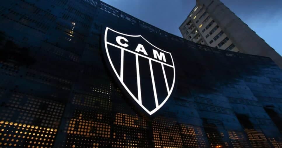 Atlético-MG se arma para fechar com 2 reforços de peso e leva rasteira do Santos em 2025