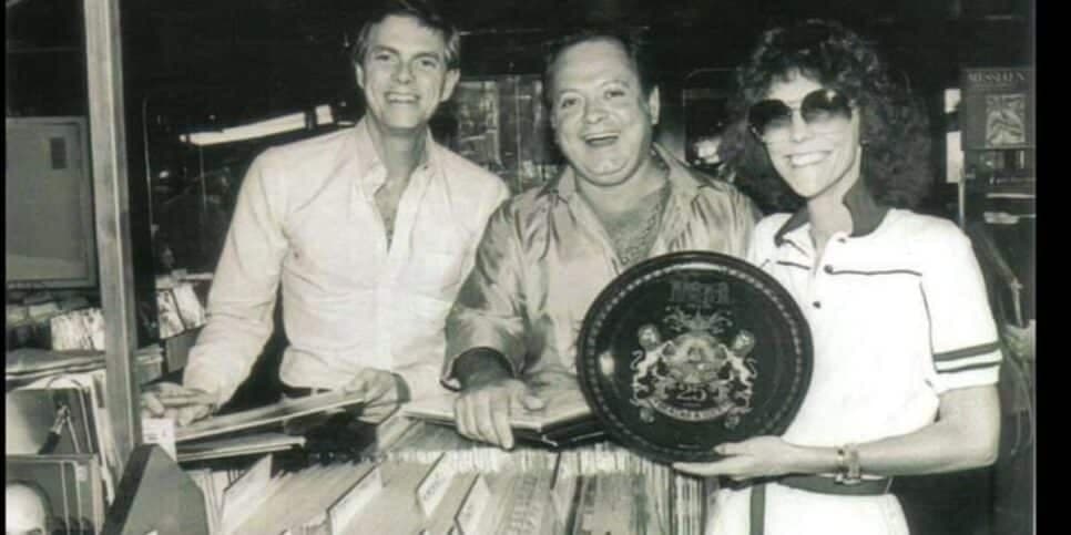 Hélcio Serrano, entre os Carpenters , na Hi-Fi Iguatemi nos anos 80 (Foto Reprodução/Facebok)