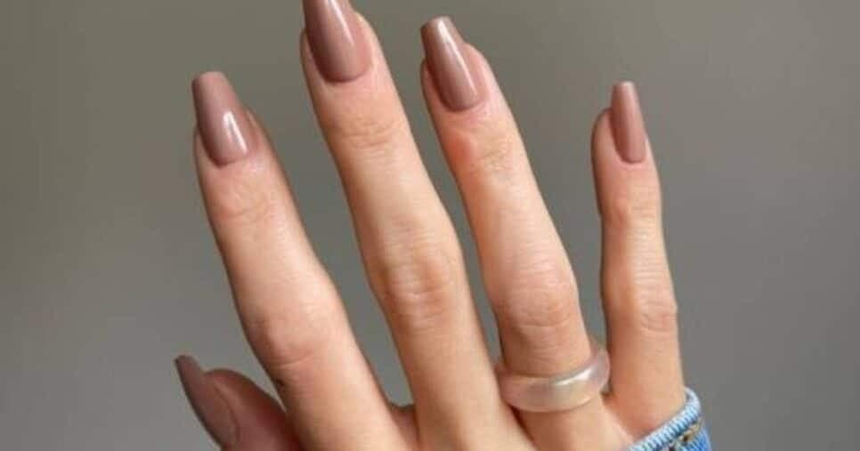Manicures escondem de você: 2 ingredientes trazem alongamento em gel e deixam unhas perfeitas