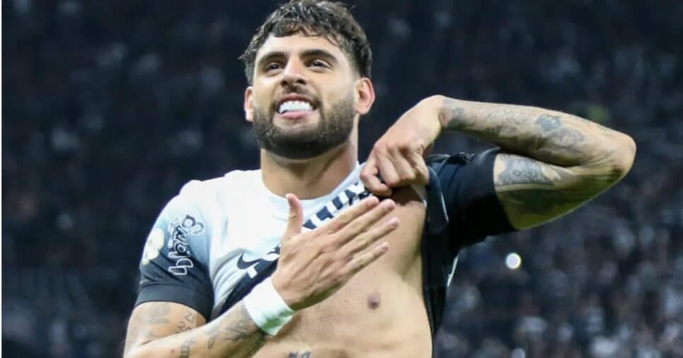 Yuri Alberto FORA: Atacante sai carregado do campo e preocupa Corinthians