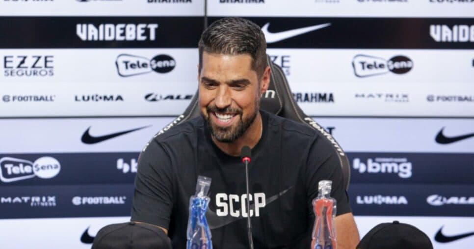 Vingança contra o Corinthians: António Oliveira é sagaz e ressurge em rival da Série A após 5 meses