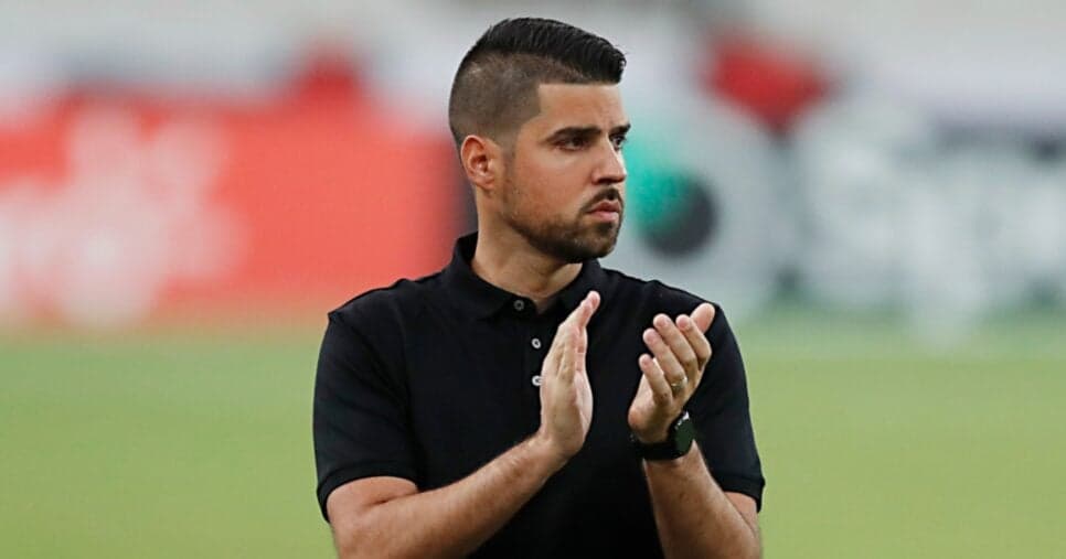 Vingança contra o Corinthians 5 meses após demissão: Quentinha de António Oliveira em rival chega hoje (23)